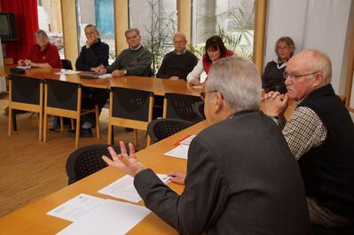 Rainer Dalem diskutiert mit den SPD Senioren über Bildungspolitik